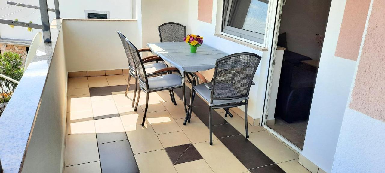 Apartment Miroslav Крк Экстерьер фото